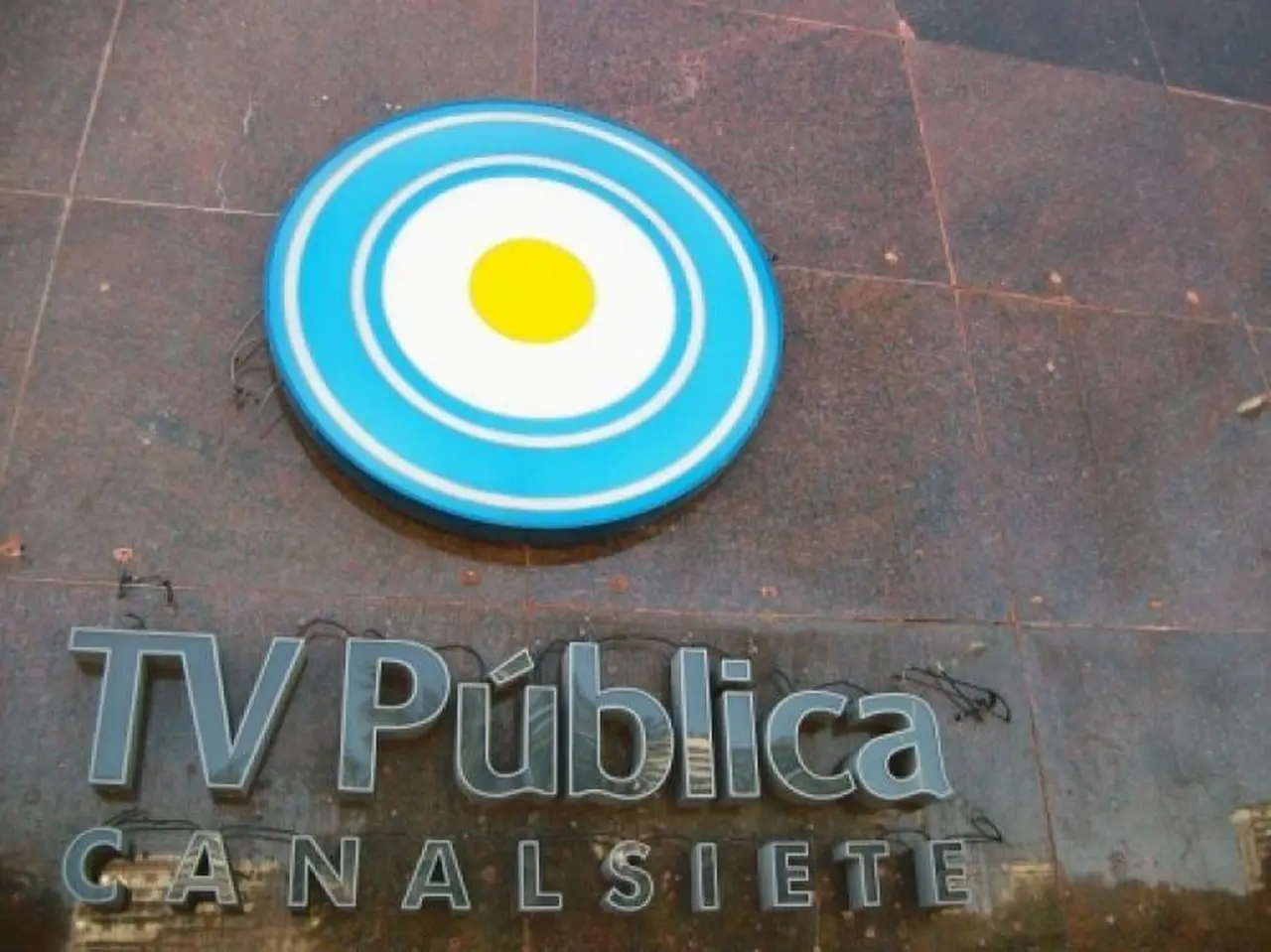 La TV Pública será privatizada, según Milei.