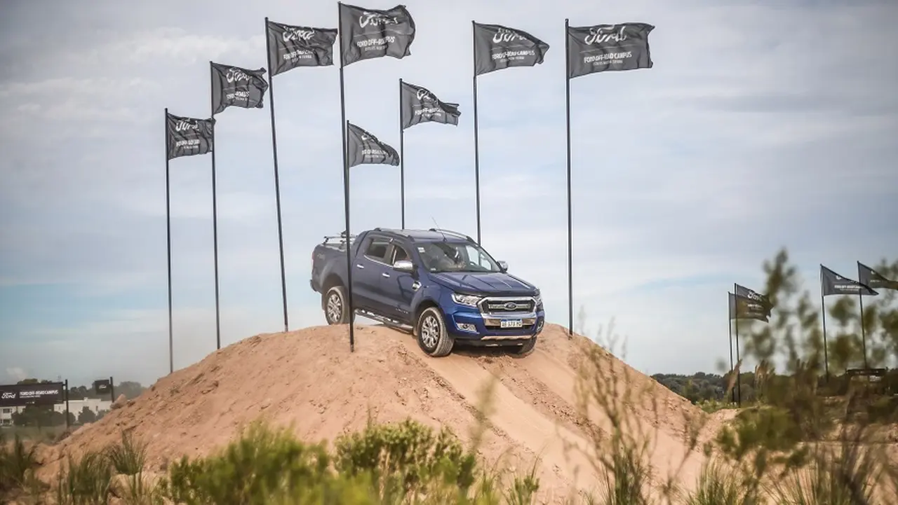 Ford también planea enviar a más del 40% de su planta laboral a trabajar en su casa permanentemente