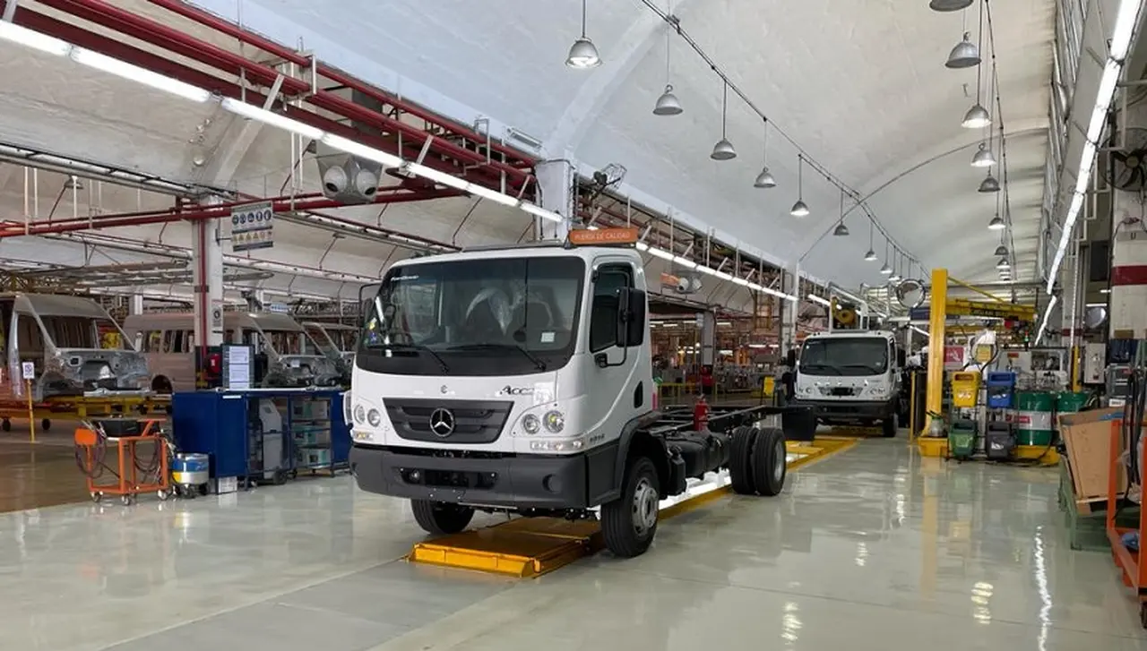 centro industrial, que tendrá una superficie cubierta de 6.300 metros cuadrados, se instalarán nuevos proveedores locales para aumentar la integración nacional de los vehículos y también exportar a la región.