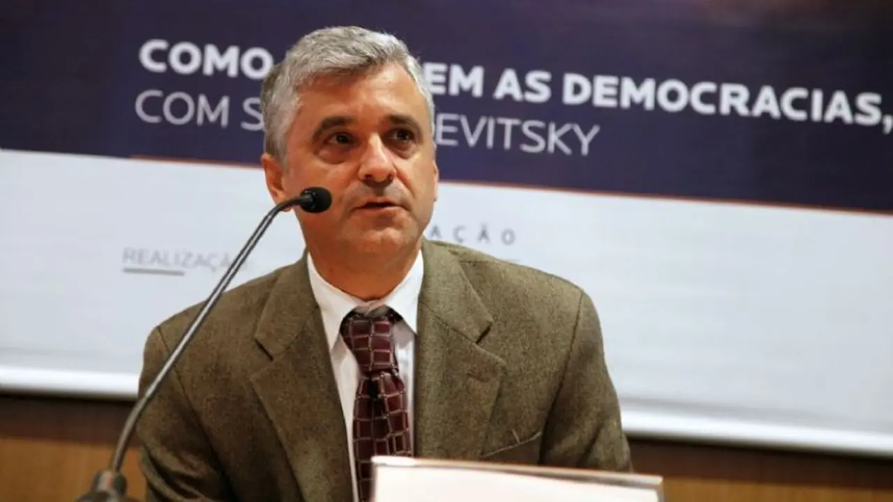 Levitsky: "En Argentina hubo un caso muy feo de corrupción en la distribución de la vacuna"