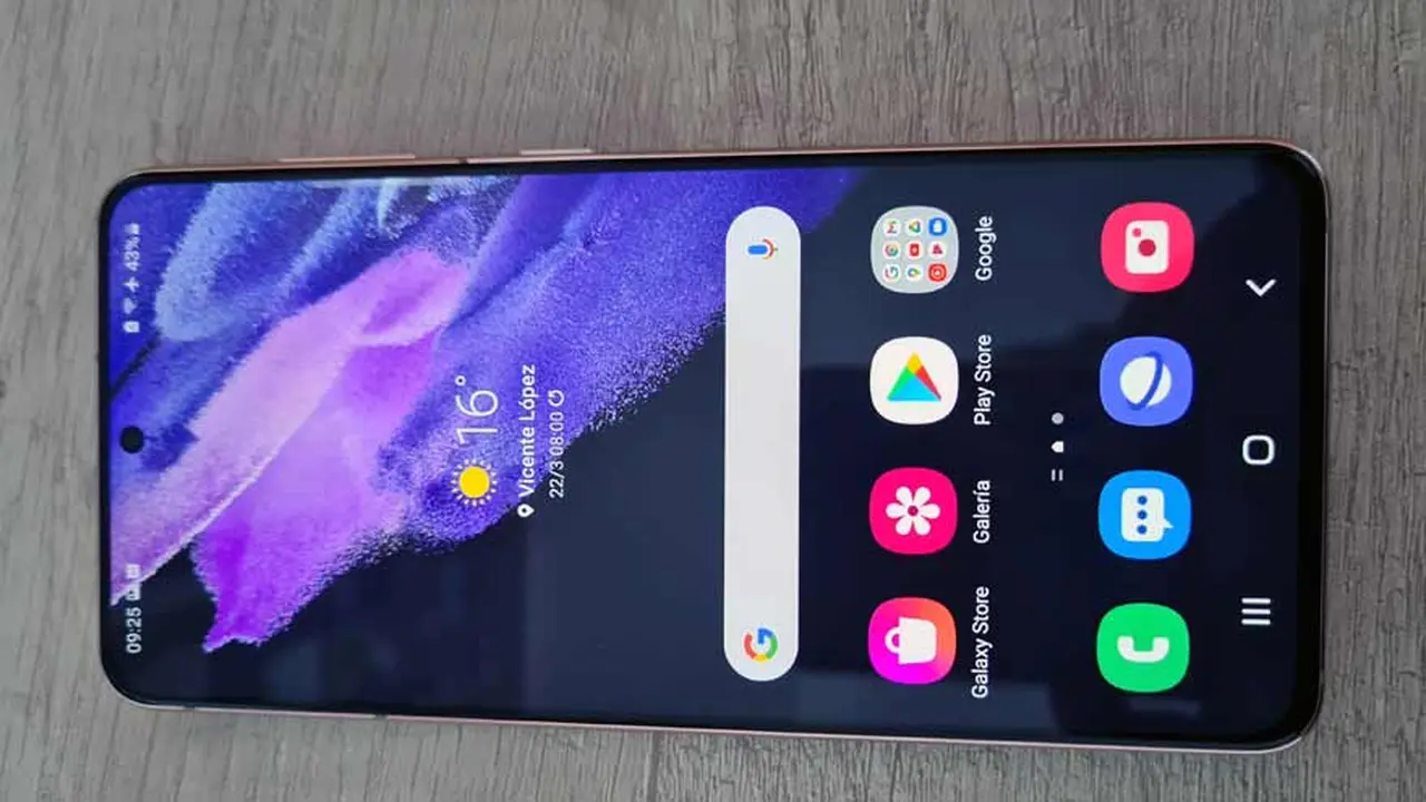 La pantalla del S21 es 