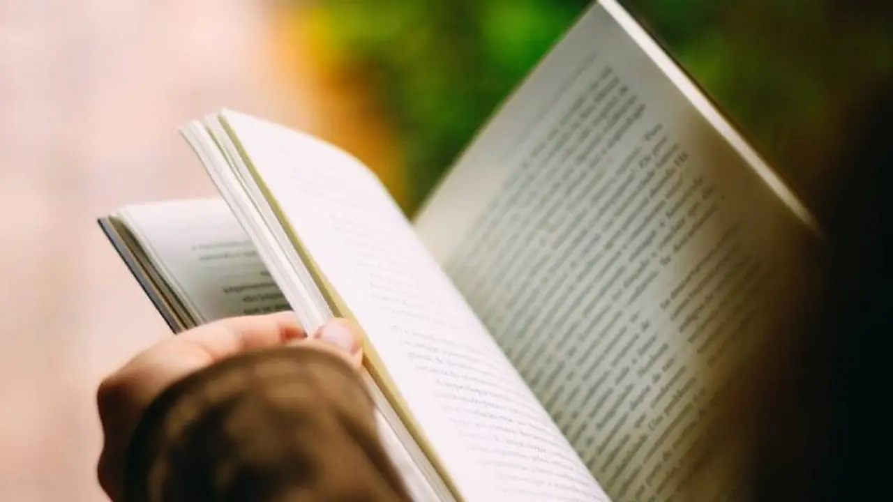 Los libros, así como los libros para leer gratis en internet, ayudan a obtener estos beneficios de la lectura