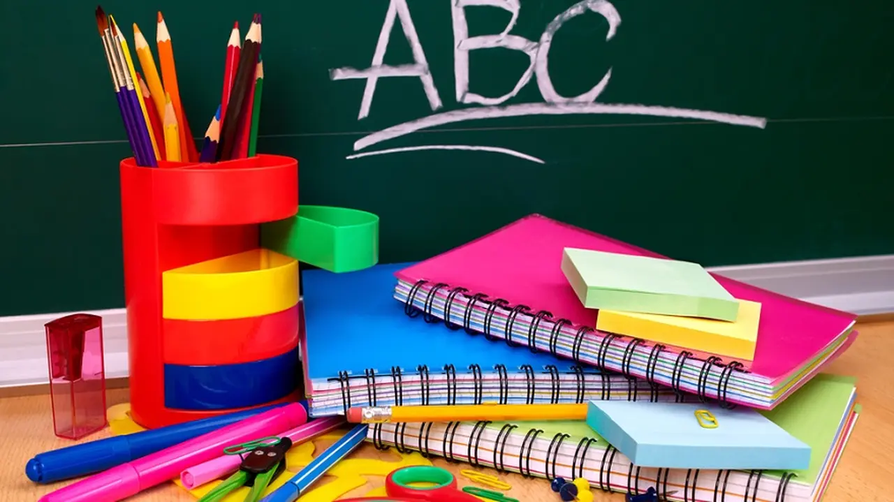 Las familias pueden ir adelantando la compra de útiles escolares.