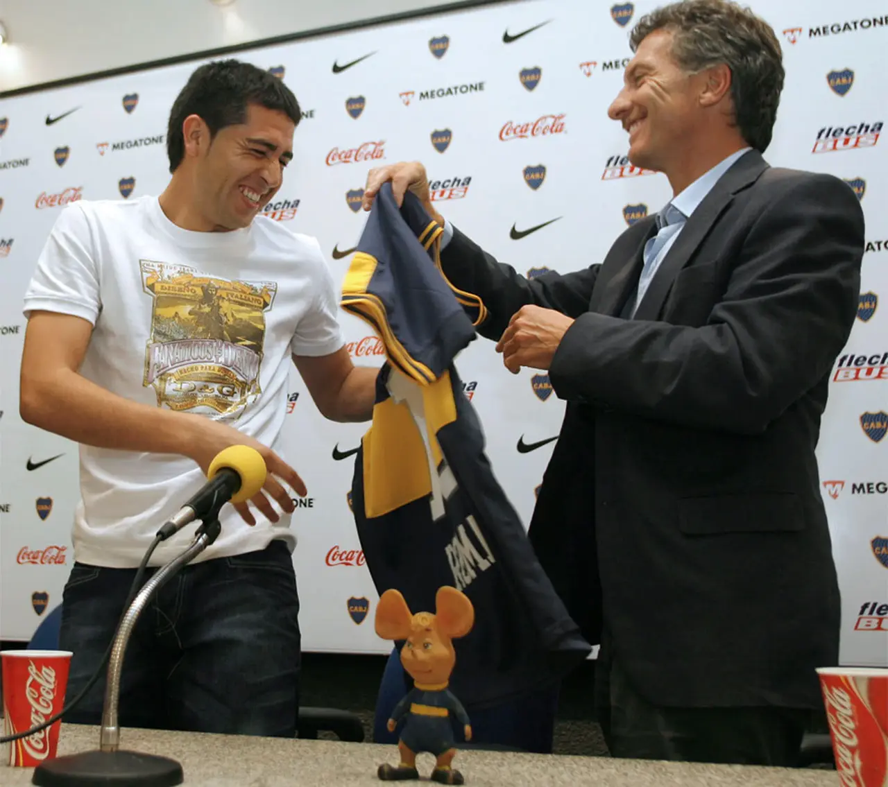 Risueños: años después, Macri y Riquelme posaron junto a un 