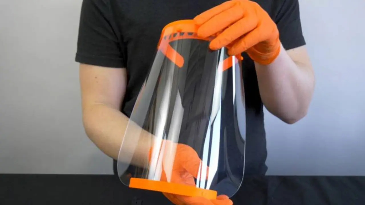 No basta con el barbijo: obligan a usar máscaras transparentes para prevenir contagios