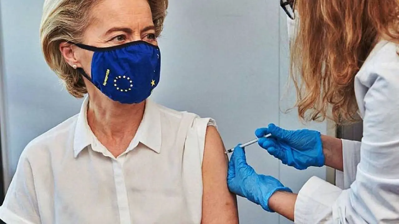 Úrsula Von Der Leyen aseguró que se podría cerrar la compra de 1.800 millones de vacunas
