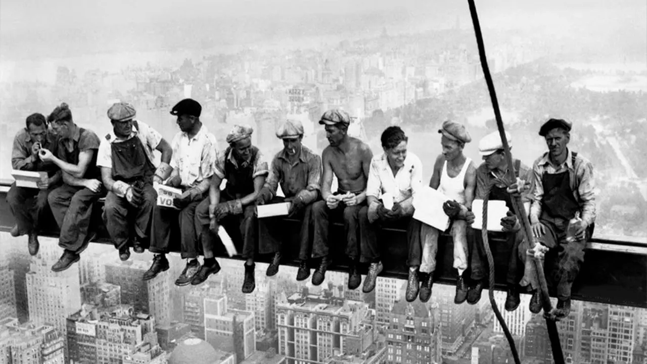 La verdadera historia de la foto del día del trabajador que aún estremece al verla
