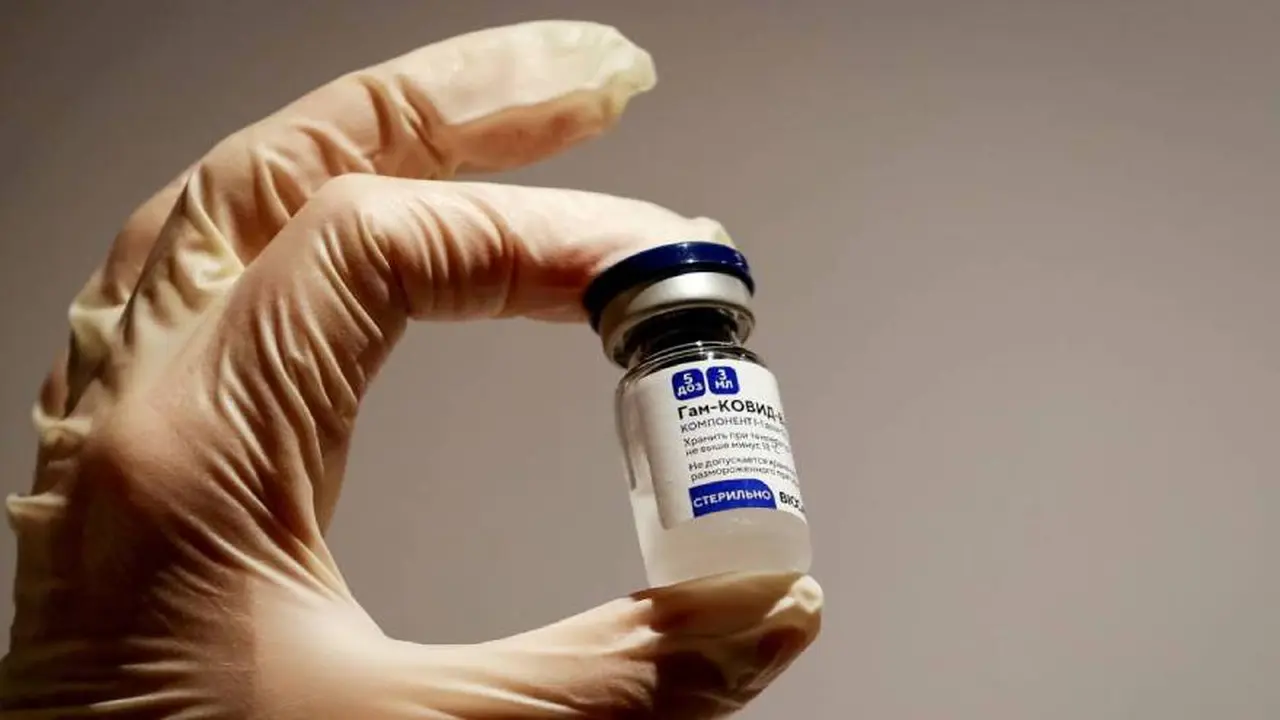 Preocupación por la vacuna Sputnik V: el adenovirus que utiliza podría replicarse y producir resfriados