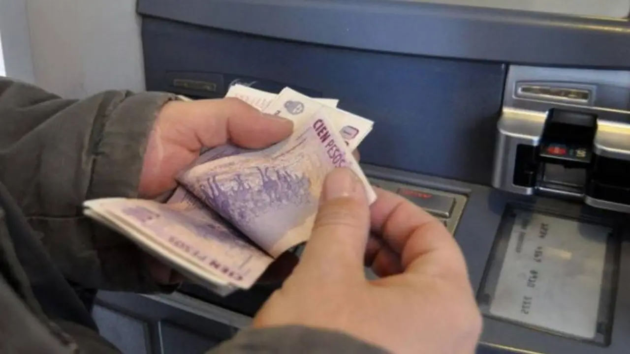 Cajeros automáticos: cómo será sacar plata con el nuevo esquema propuesto por los bancos
