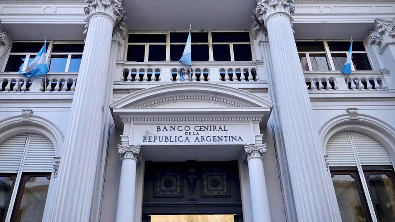 El Banco Central compró jueves y viernes títulos CER en busca de poner un piso a los precios de cara a la licitación de deuda del martes