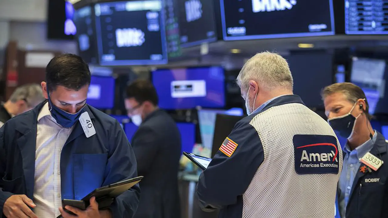 Las acciones en Nueva York tuvieron el lunes una jornada negativa como consecuencia del aumento de los casos de coronavirus