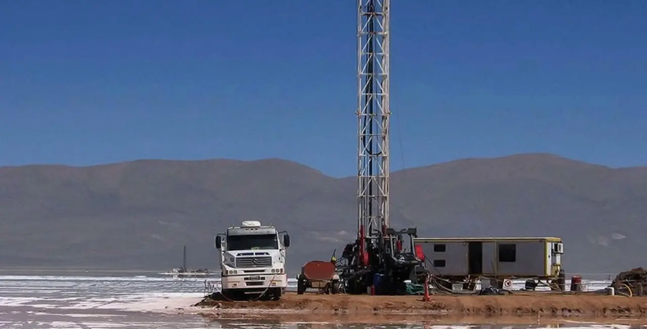 La explotación minera en yacimientos del norte, como los de litio, figuran en el memorandum de inversiones chinas