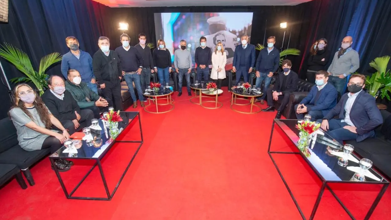 El encuentro de las figuras del radicalismo donde estuvo presente Facundo Manes.