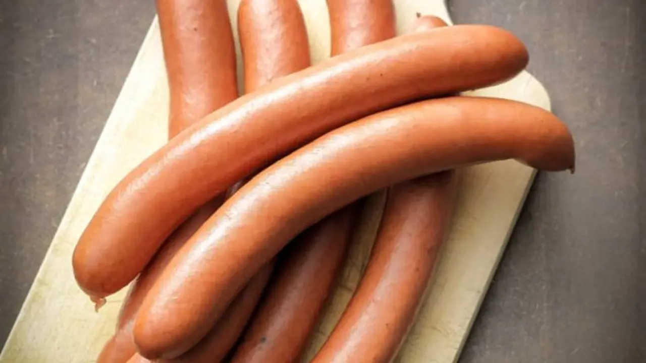 De qué están hechas las salchichas: estos son los ingredientes que contienen