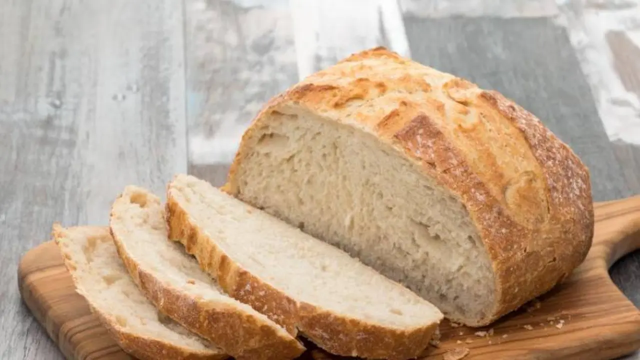 El pan blanco es delicioso, pero no es la variedad más recomendada para consumir cada mañana