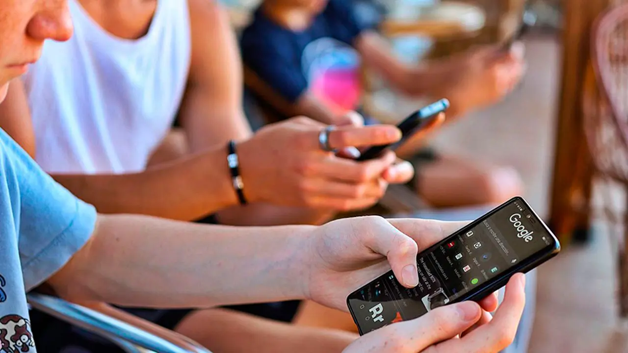 La tecnología y en especial el uso de redes sociales Por los avatares tecnológicos y, en especial por del uso de redes sociales, se pueden encontrar nuevas fuentes de malestar