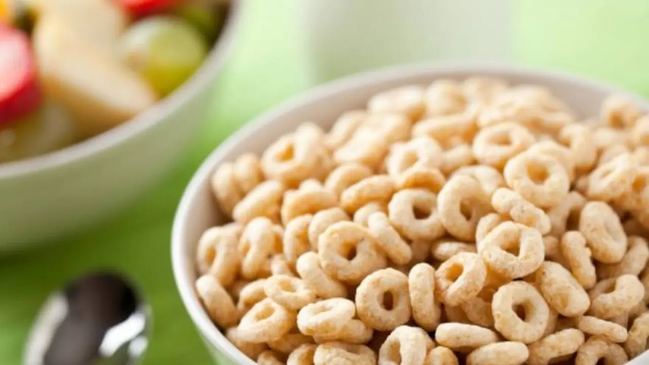 Muchas variedades de cereales tienen altas cantidades de sodio y azúcar, así como conservantes
