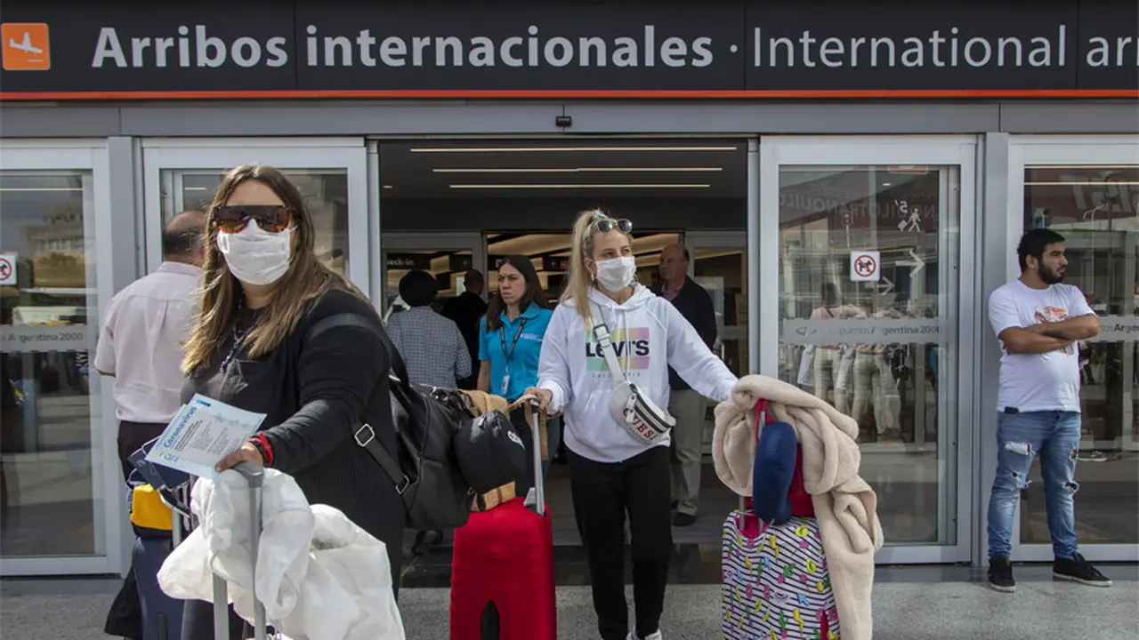 Las compañías aéreas criticaron la decisión del Gobierno nacional de solo permitir el ingreso de dos vuelos por día