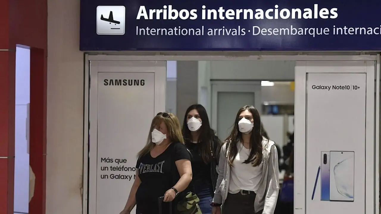Varados: el Gobierno mantendrá el cupo de 600 ingresos por día al país