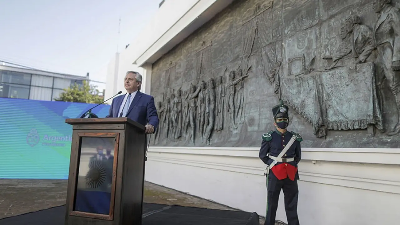 El solitario 9 de Julio de Alberto: entre el enojo del campo y la presión del kirchnerismo