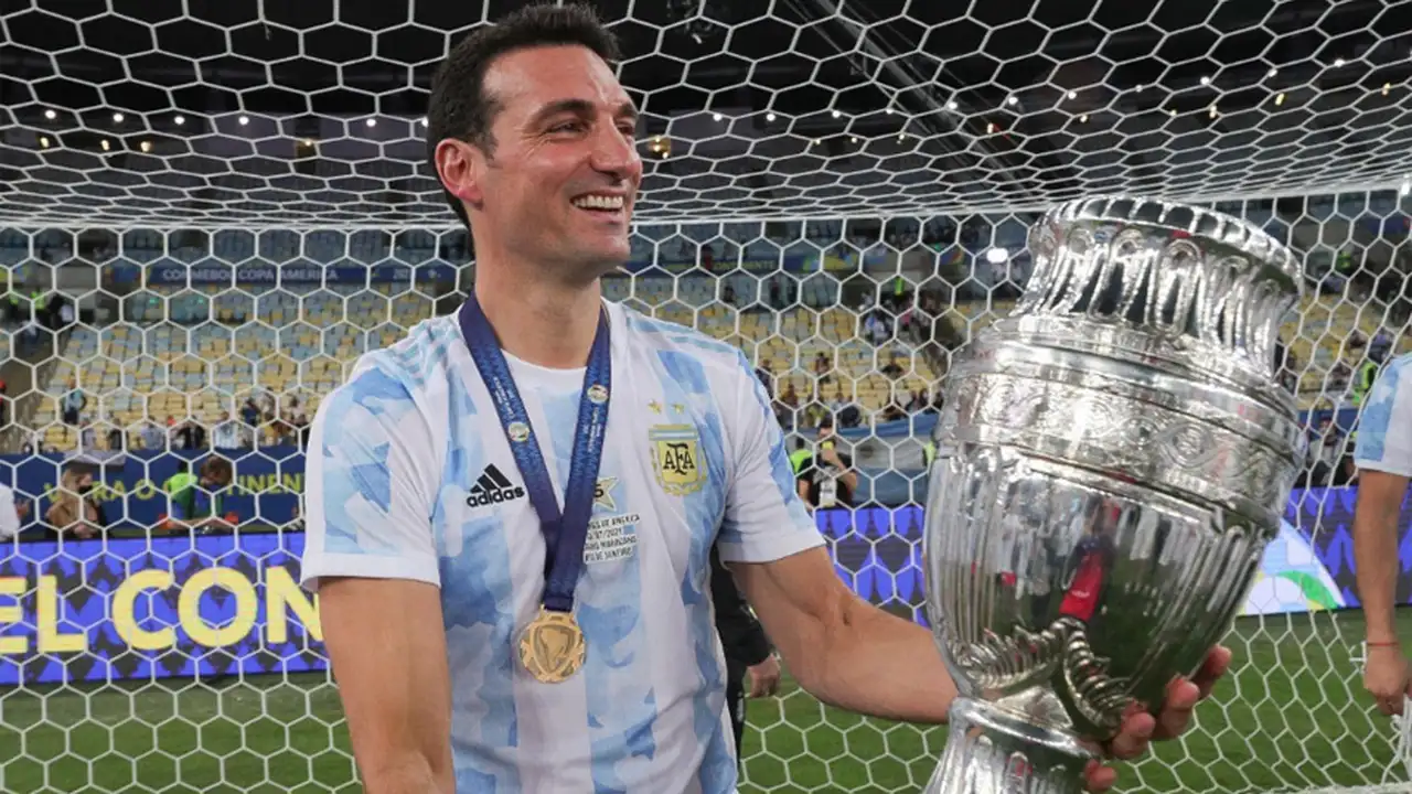 Después, figura el nombre de Scaloni 