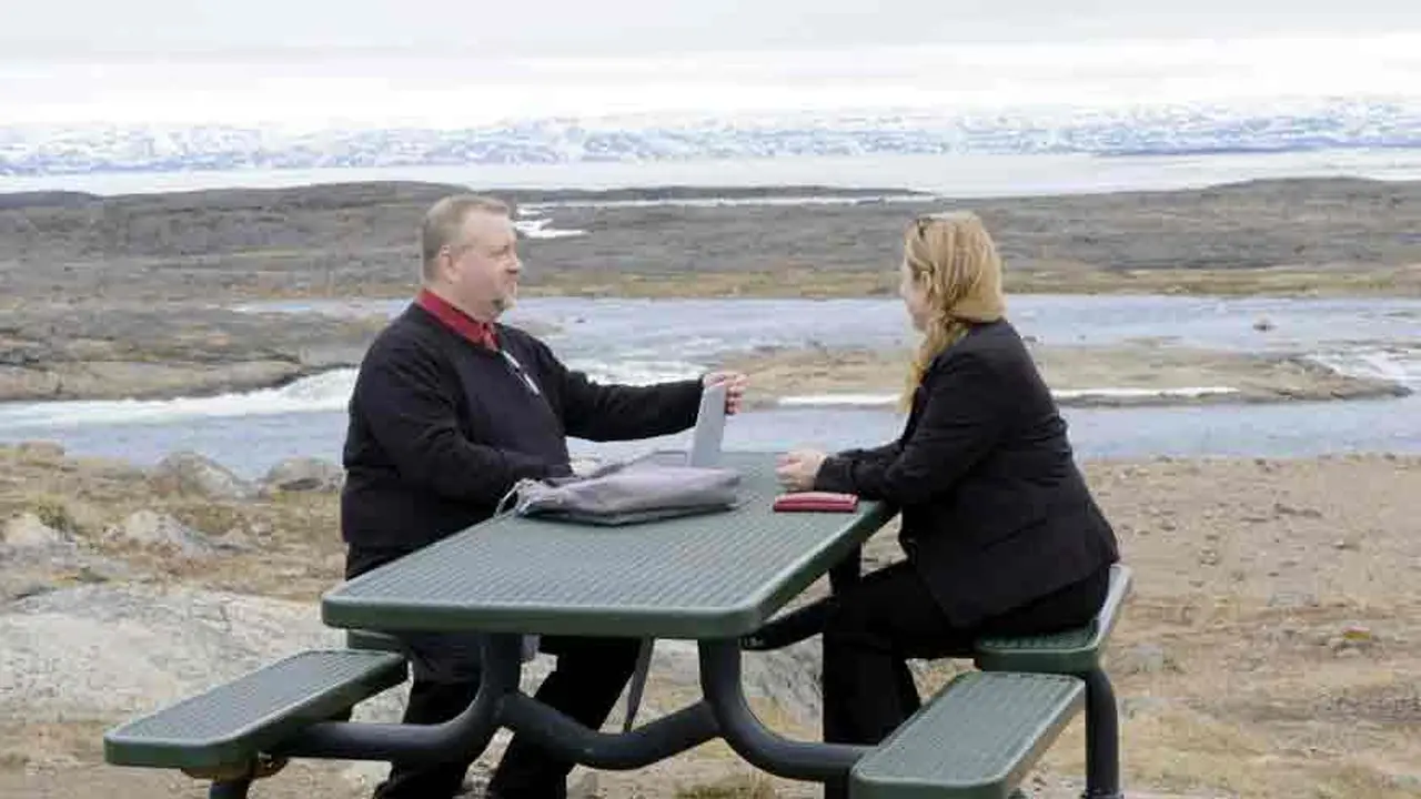 Empleados de Nunavut, Canadá, usan Windows 365 para comunicarse con personal en tres zonas horarias.