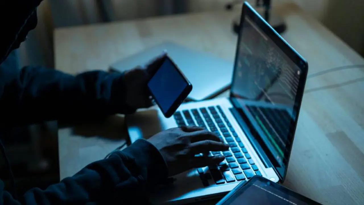 Las estafas virtuales tienen consecuencias en el mundo real.
