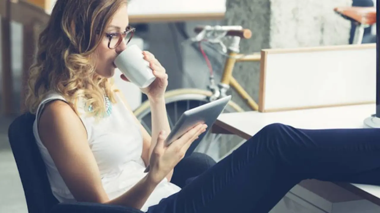Leer libros, asistir a conferencias, son maneras de aprender las últimas tendencias de coaching