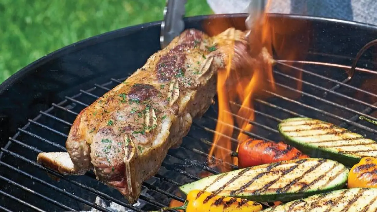 La paradoja del asado argentino: ahora conviene comprar carne antes que ensalada, postre y bebidas