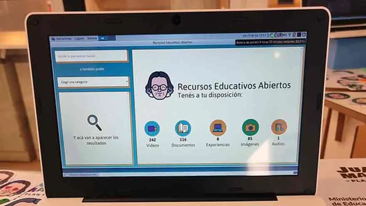 Recursos educativos en computadora con Huayra instalado.