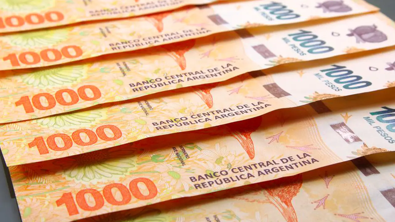 Los cajeros se quedan rápido sin los billetes de mayor denominación.