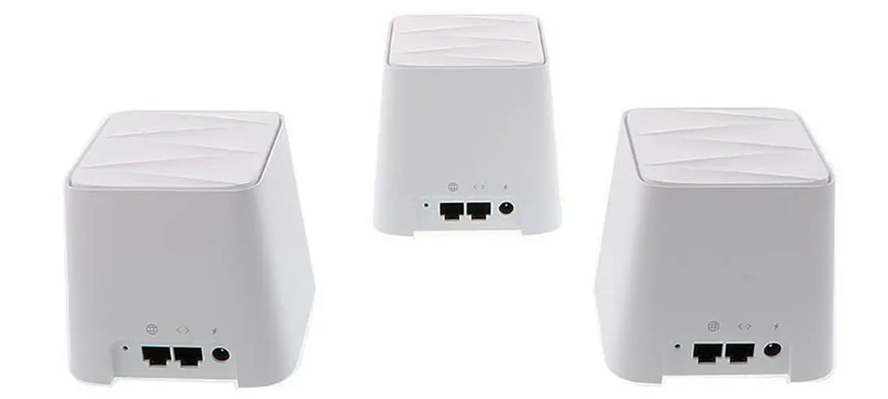 Los tres módulos que forman el Vektor 3600-AC. Cada uno viene con su propia fuente de alimentación.