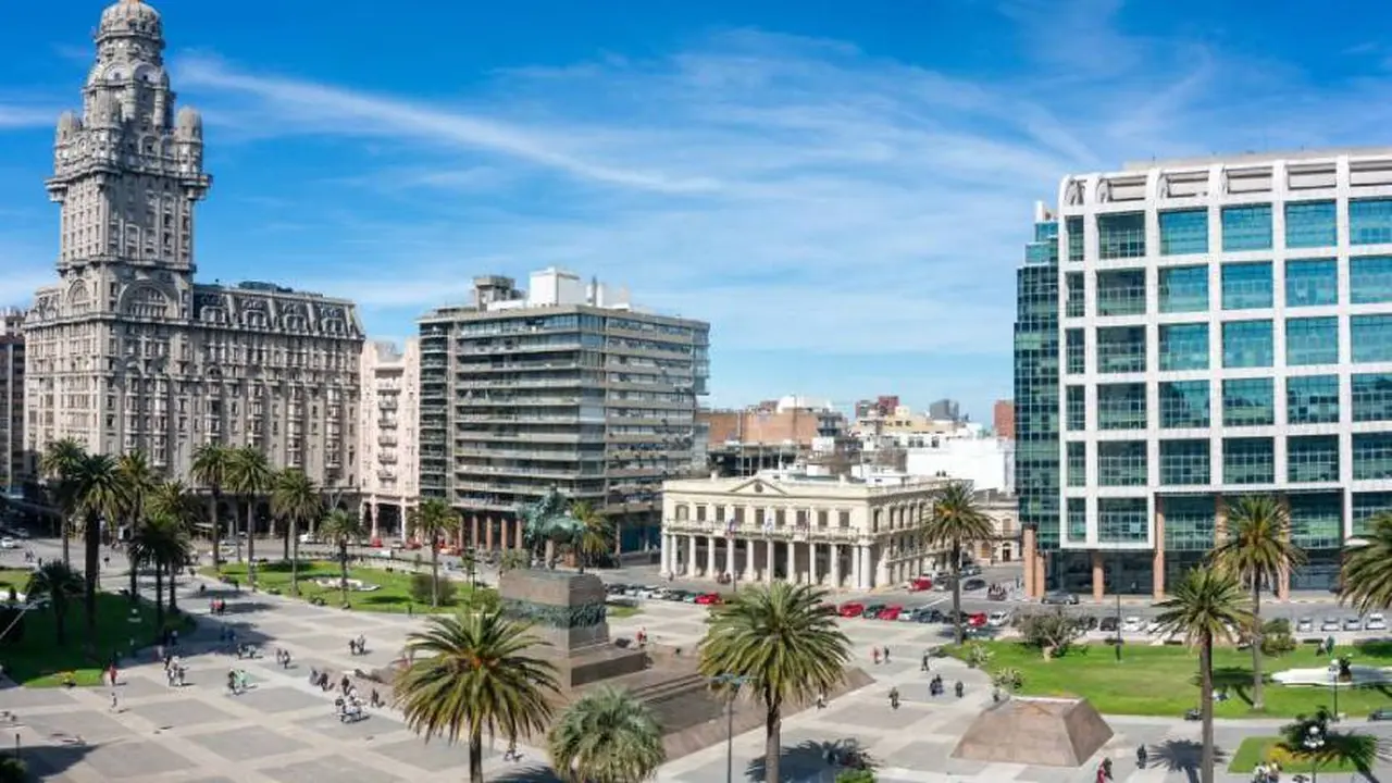 Montevideo, uno de los destinos que capta el interés inmobiliario argentino.