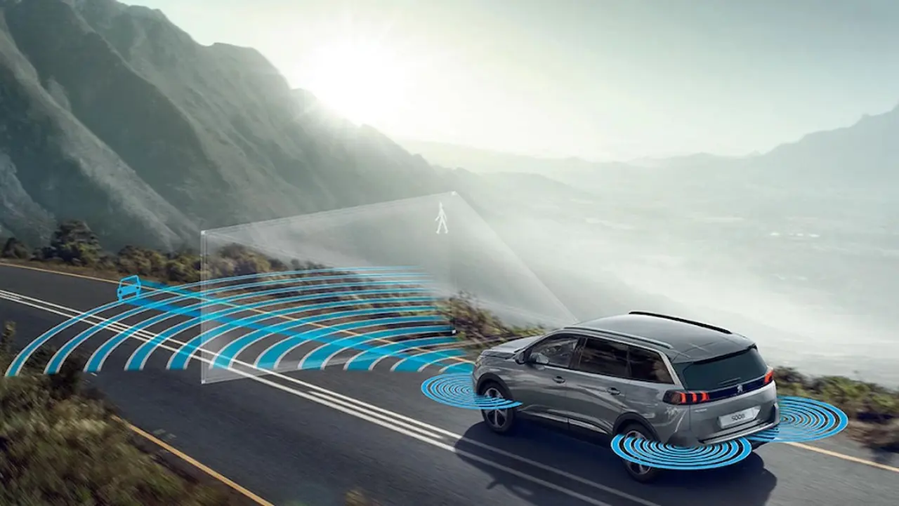 Peugeot 5008 tiene todas las ADAS de seguridad.