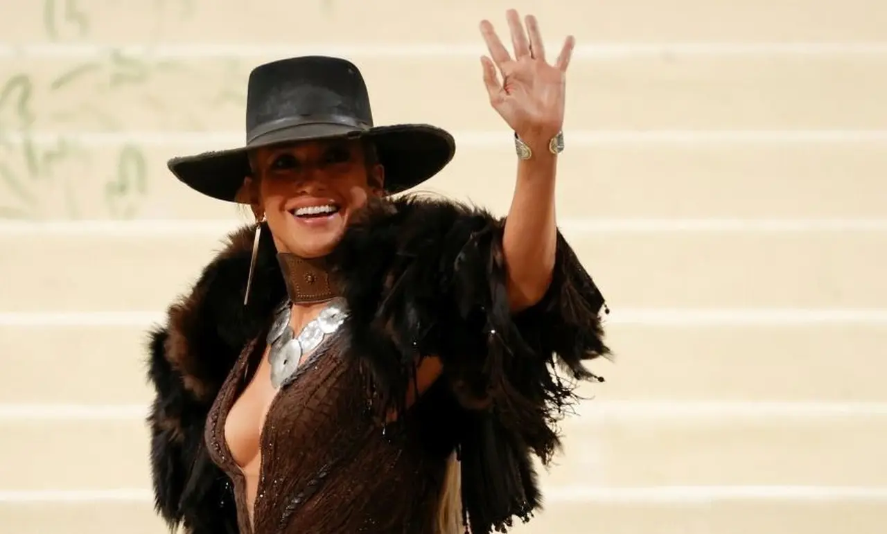 Jennifer López fue una de las personalidades que se dio cita en el MET Gala 2021