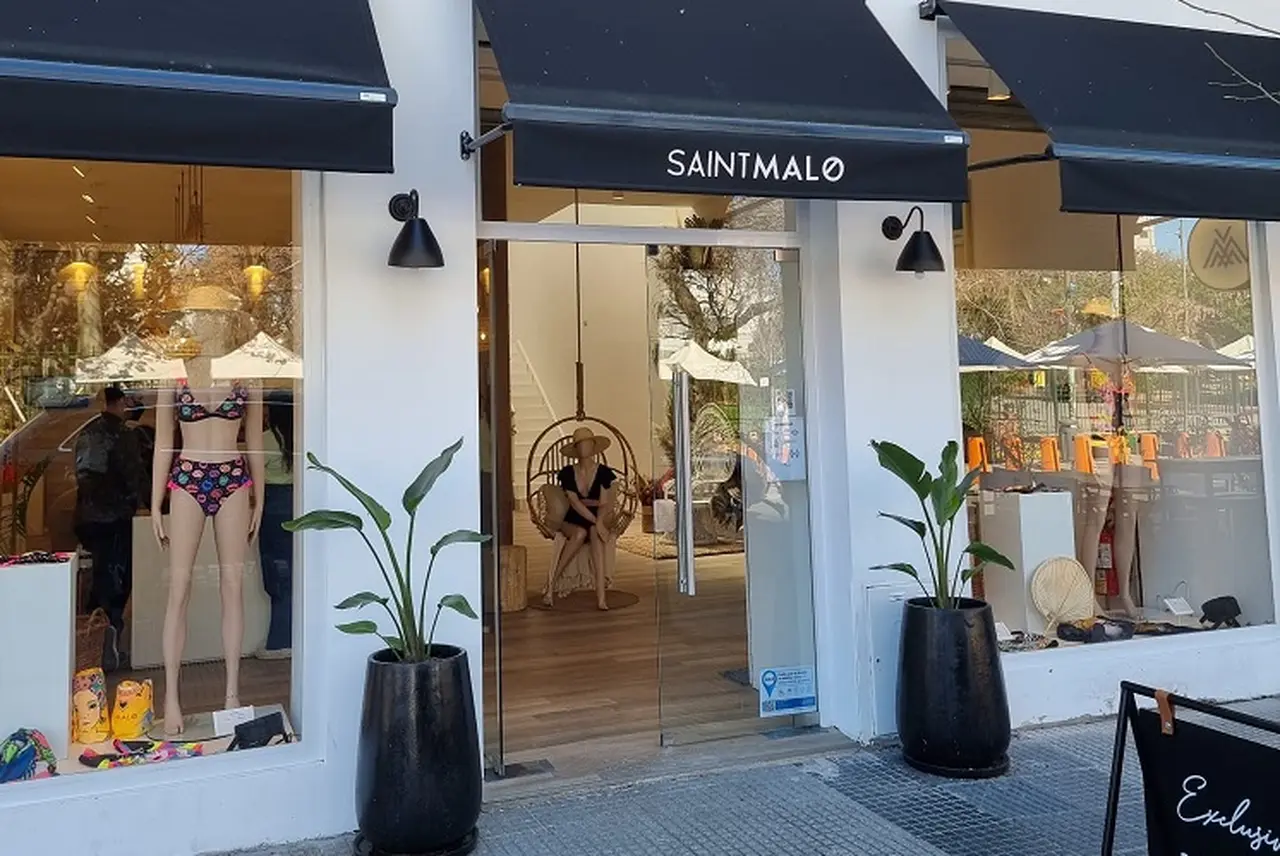 Era fletero, quedó en silla de ruedas por un accidente y debió reinventarse: creó una marca de bikinis que es furor