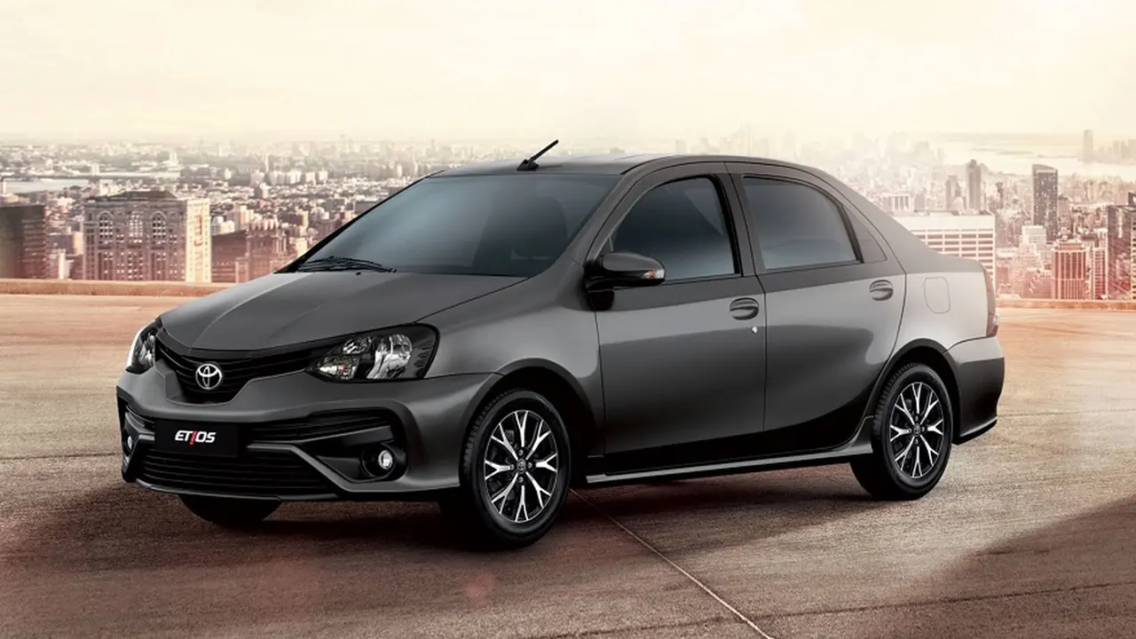 Toyota Etios en versión 4 puertas.