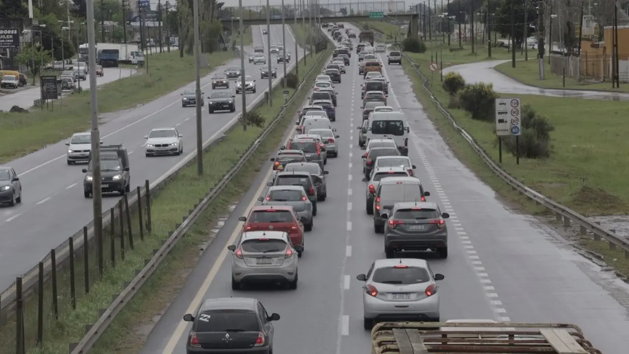 Mantener una velocidad constante, ayuda a bajar el consumo de combustible.