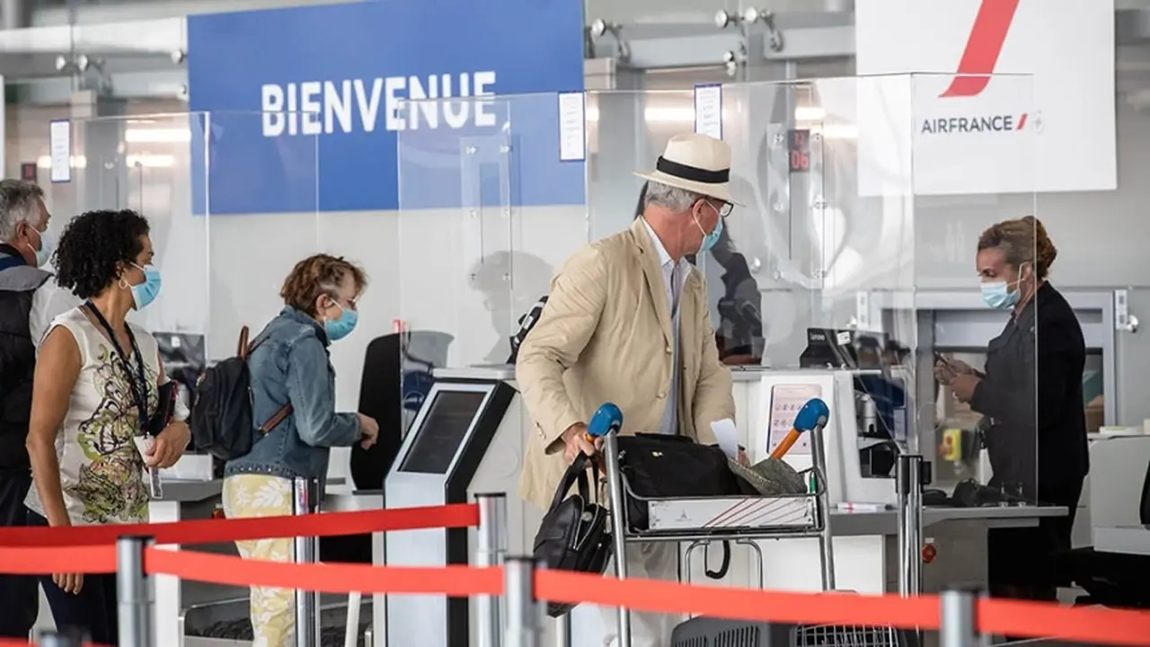 El conflicto estalla en momentos en que el turismo a Europa comenzaba a recuperarse.
