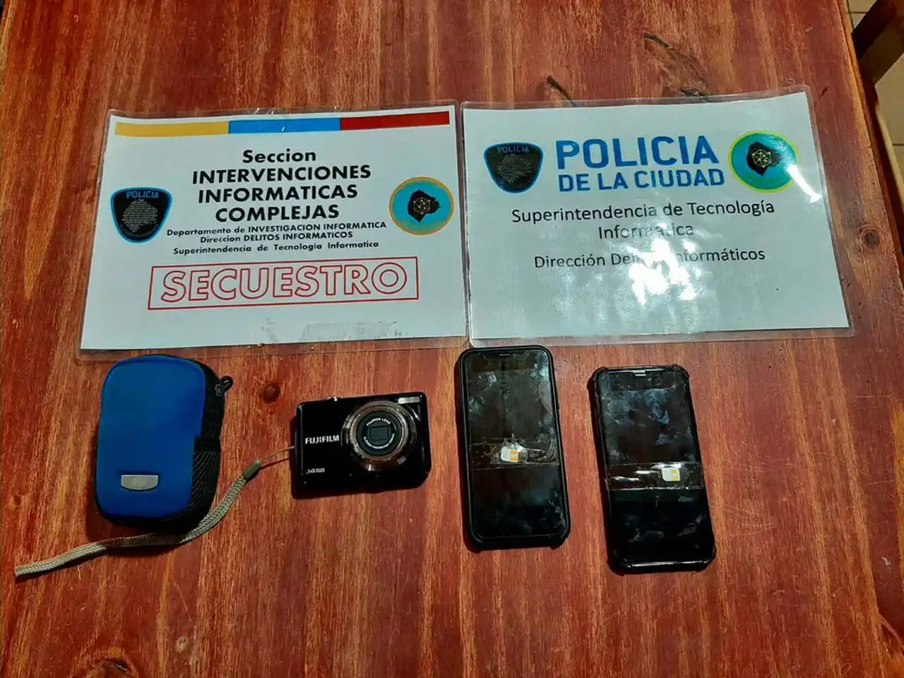 Parte del material incautado de la organización delictiva 