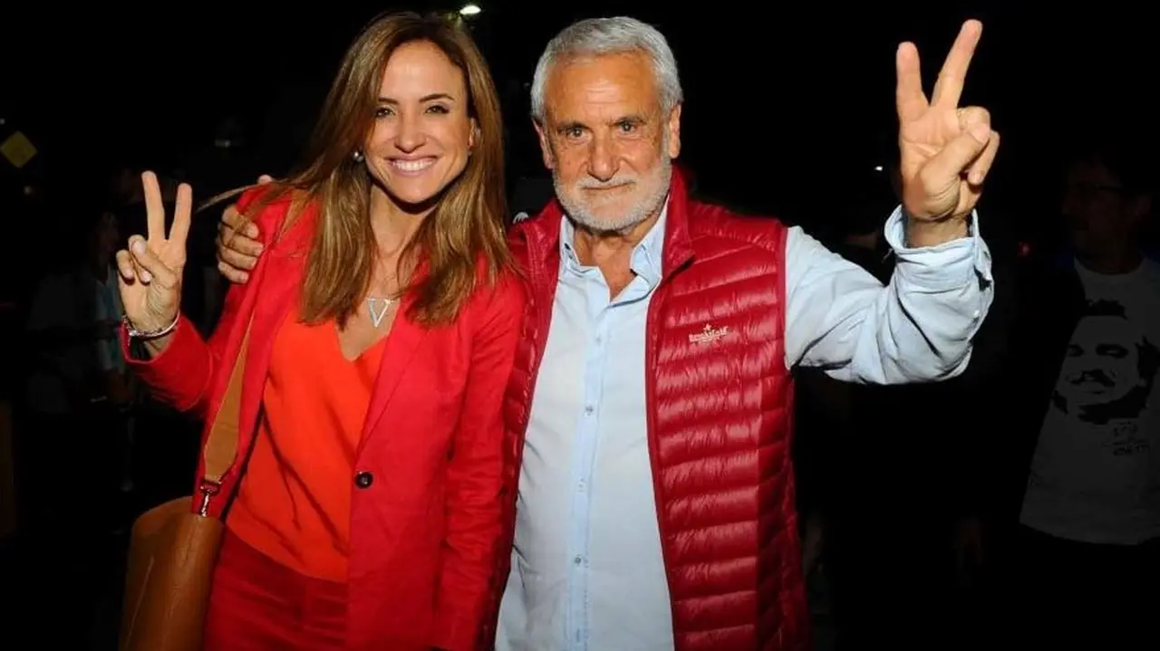 Albistur junto a su pareja, la diputada Victoria Tolosa Paz