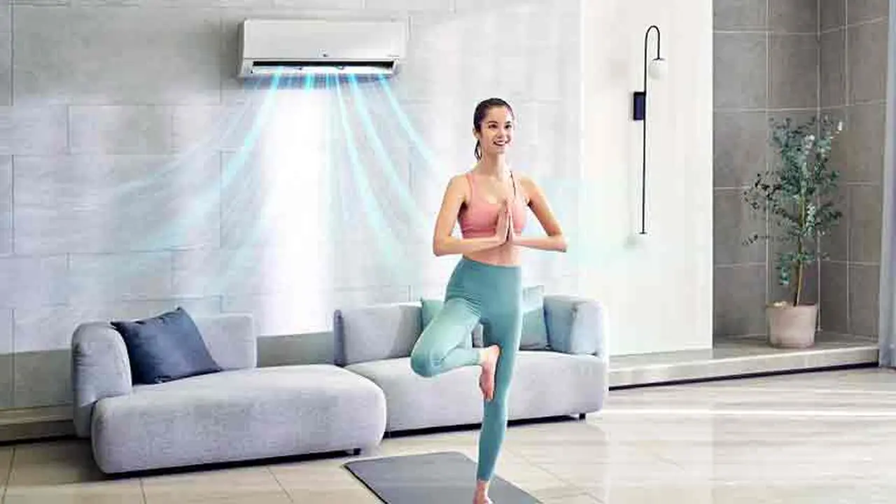 Un ventilador de techo puede aumentar la eficiencia de un aire acondicionado.