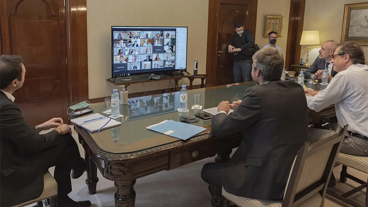 Lammens y Pesce, reunidos con los bancos y empresas de turismo.