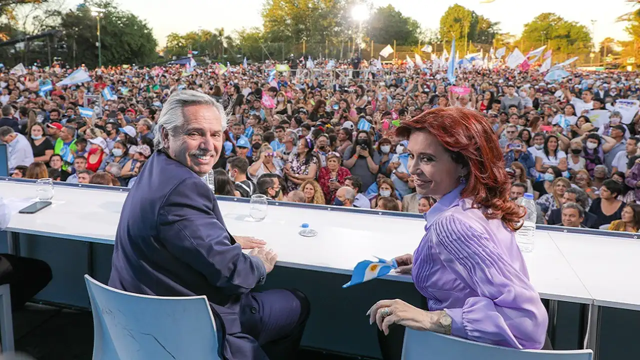Sin hablar, Cristina Kirchner fue el centro de todas las miradas: se la vio recuperada físicamente y con gestos de unidad en la interna del peronismo