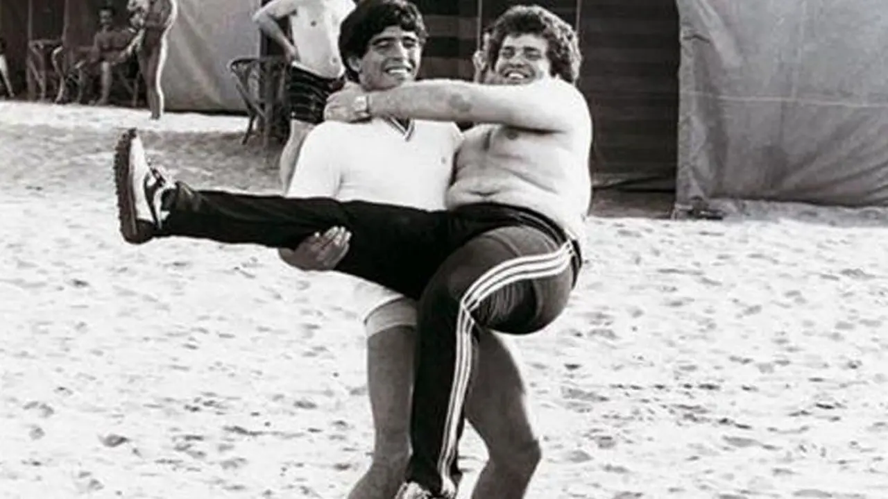 Jorge Cyterszpiler junto a Diego Maradona.