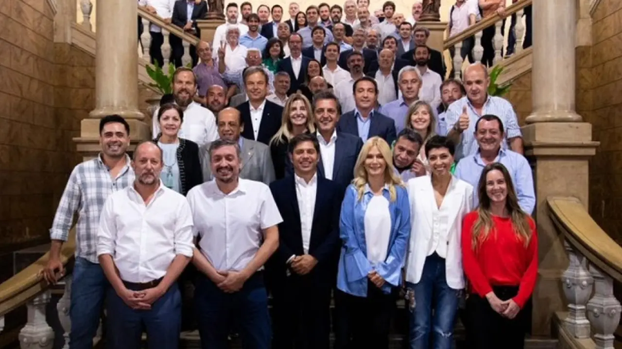 Junto a los intendentes del Frente de Todos, Kicillof prometió el mantenimiento del flujo para la realizacion de obras de infraestructura