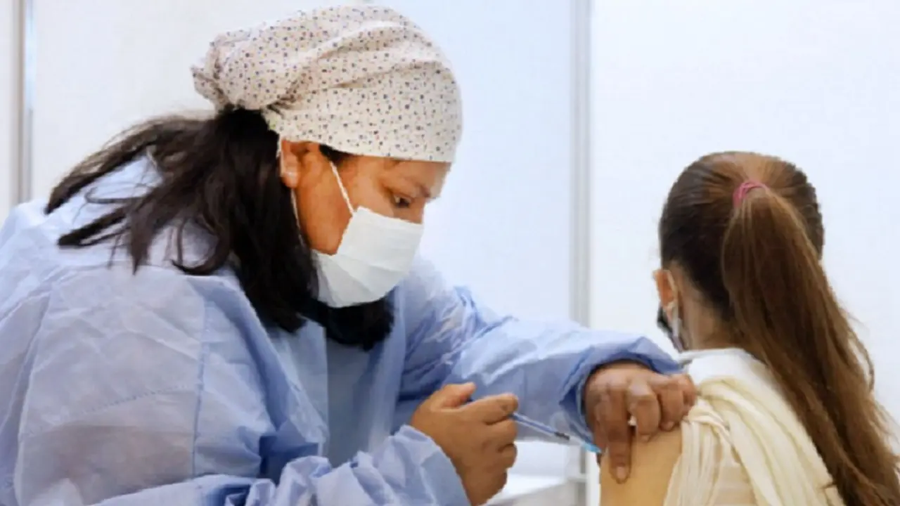 El alto porcentaje de vacunación ayudó a reducir la mortalidad de los casos de coronavirus