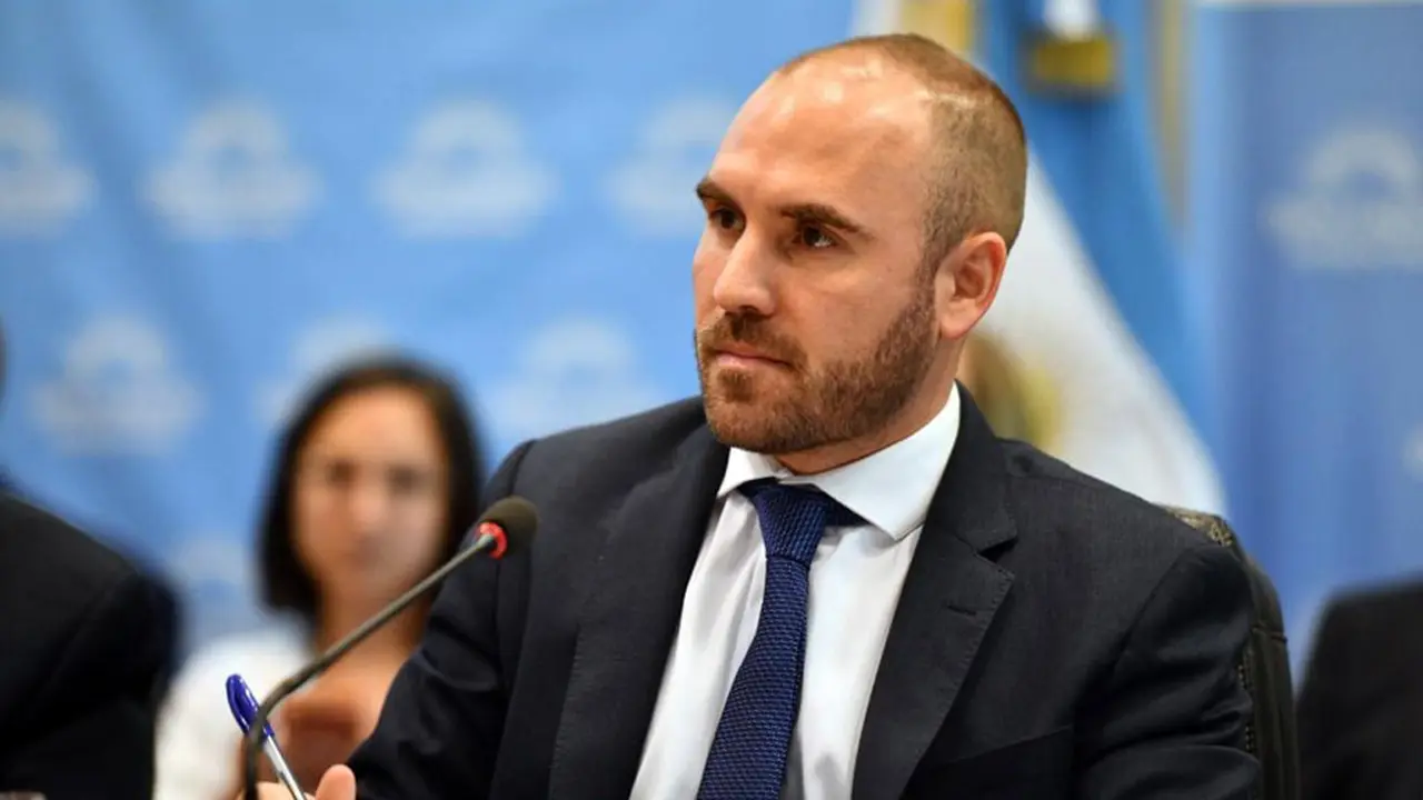 Ante un auditorio de legisladores descreídos, Guzmán fundamentó su proyección de una inflación de 33% para el año próximo