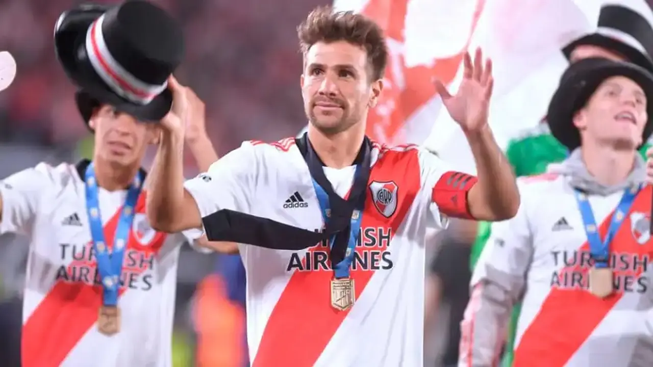 Imagen repetida: Ponzio y su medalla de campeón