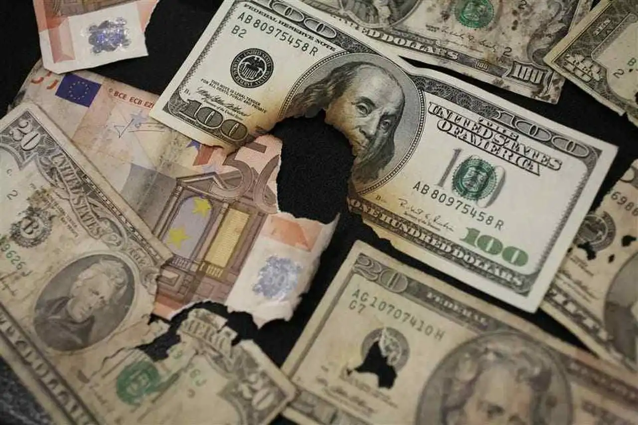 Qué hacer con los dólares manchados, sucios o rotos